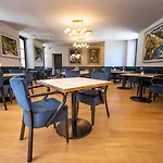 Hotel Du Cirque Et De La Cascade 4*