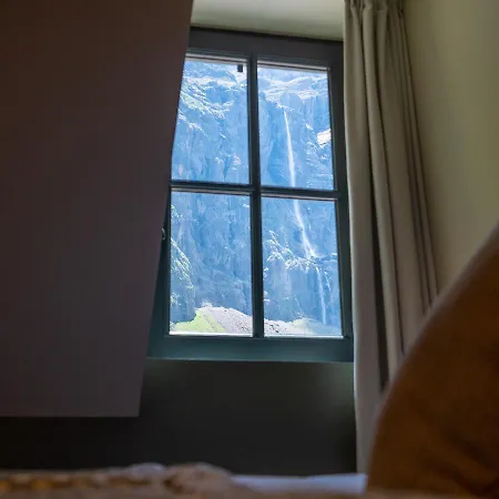 Du Cirque Et De La Cascade فندق