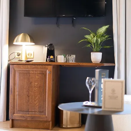 Hotel Du Cirque Et De La Cascade 4*