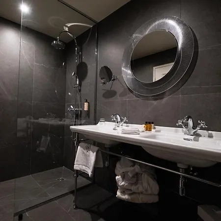 Du Cirque Et De La Cascade 4*