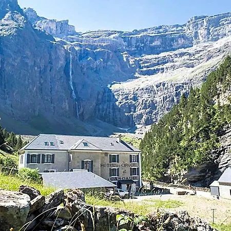 Du Cirque Et De La Cascade