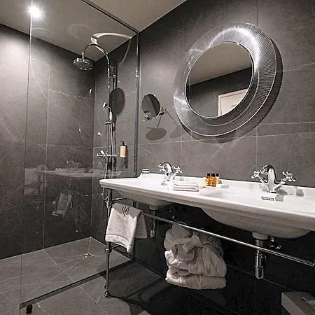 Du Cirque Et De La Cascade Hotell 4*