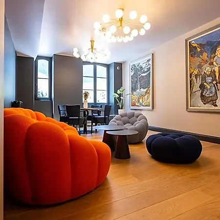 Du Cirque Et De La Cascade Otel