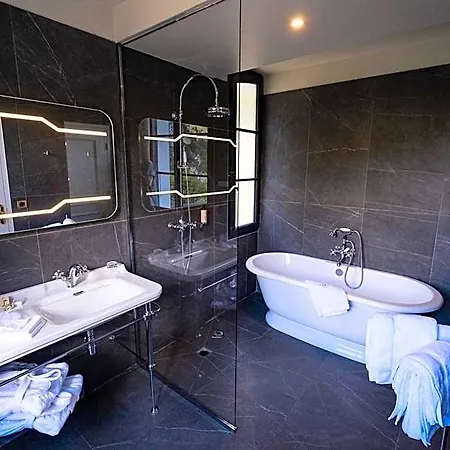Du Cirque Et De La Cascade Hotell 4*