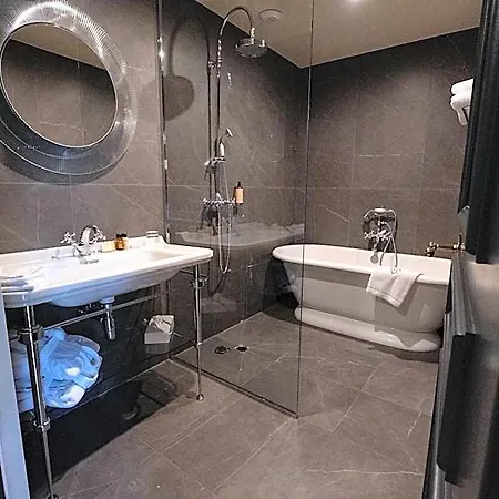 Du Cirque Et De La Cascade Gavarnie