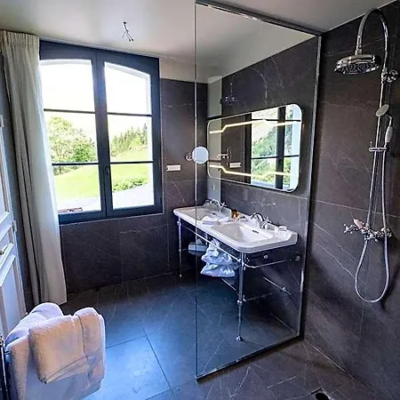 Du Cirque Et De La Cascade 4* غافارني