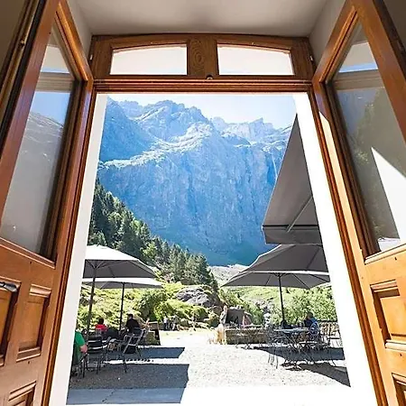 Du Cirque Et De La Cascade Otel 4*
