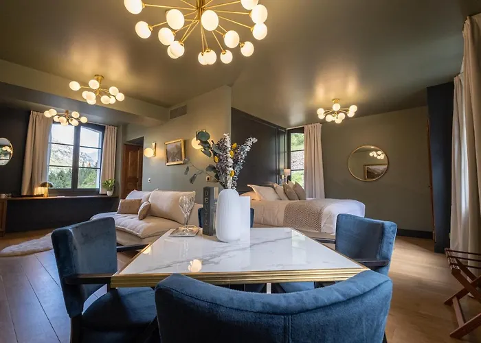 Du Cirque Et De La Cascade