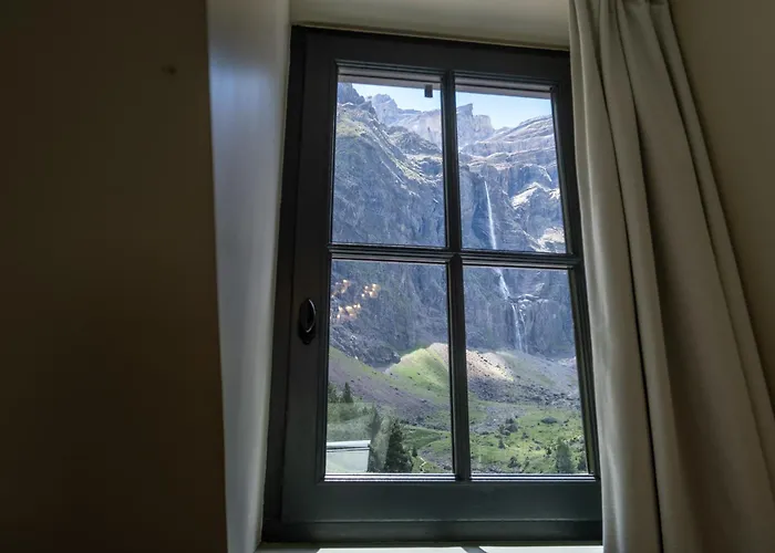 Du Cirque Et De La Cascade מלון גווארני