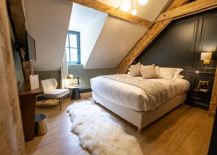 Du Cirque Et De La Cascade גווארני