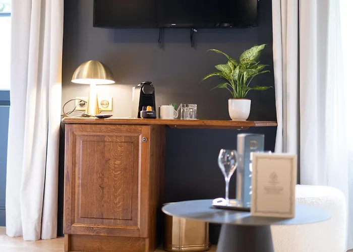 מלון Du Cirque Et De La Cascade 4*