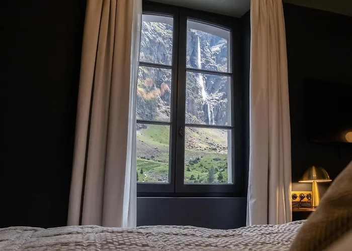 Отель Du Cirque Et De La Cascade Гаварни