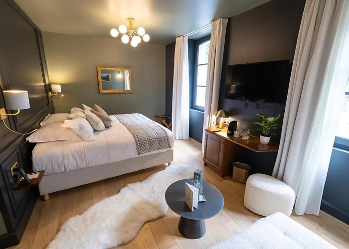 Du Cirque Et De La Cascade מלון