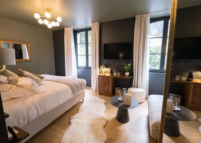 מלון Du Cirque Et De La Cascade גווארני