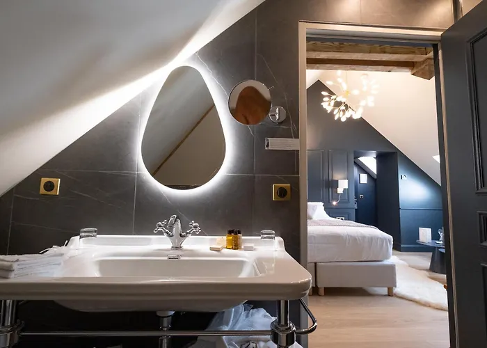 מלון Du Cirque Et De La Cascade 4*