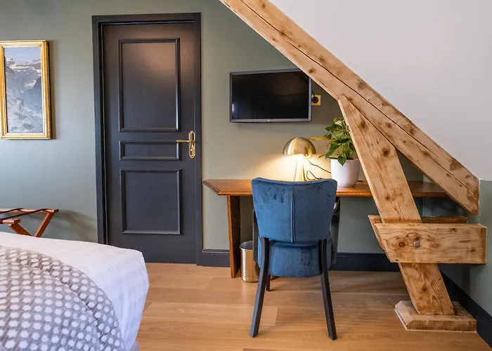 Du Cirque Et De La Cascade גווארני