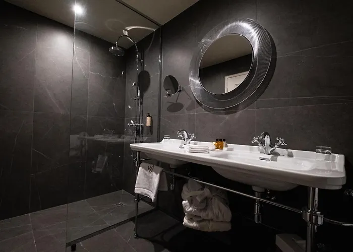 Du Cirque Et De La Cascade 4*